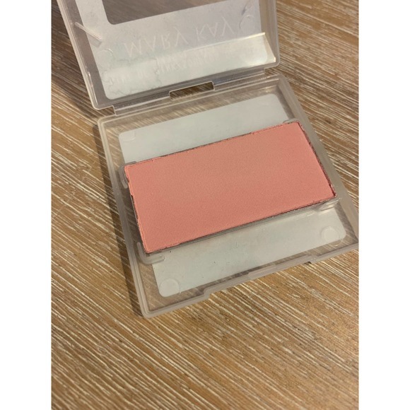 New! Mary Kay Chromafusion Eye shadow .05oz in Hint‎ of Pink - Picture 3 of 4